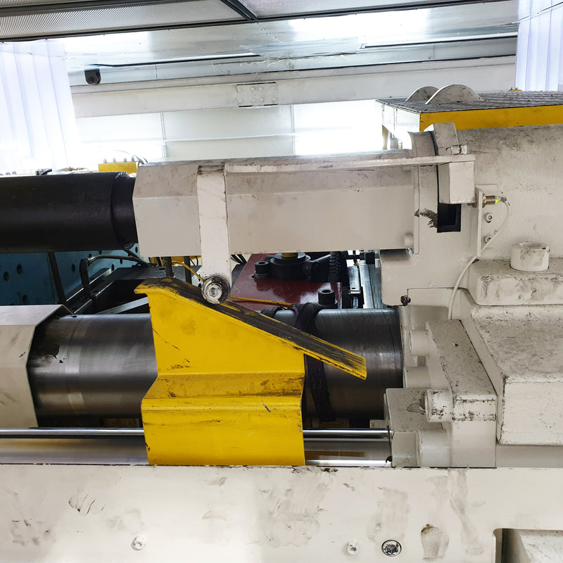 Toshiba ISGT 1150 W Injection Molding Machine