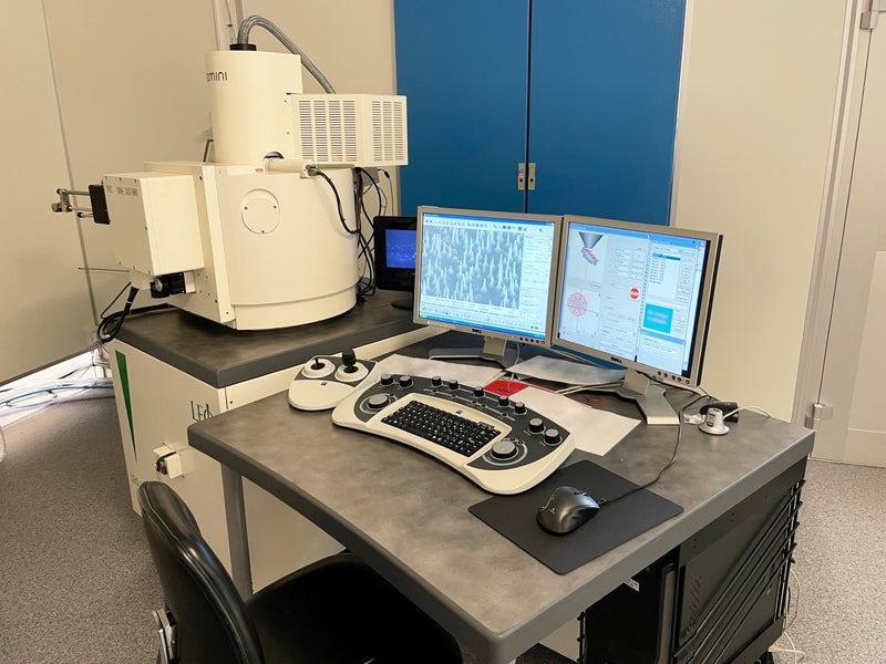 Zeiss Leo 1560 SEM (Scanning Electron Microscope)