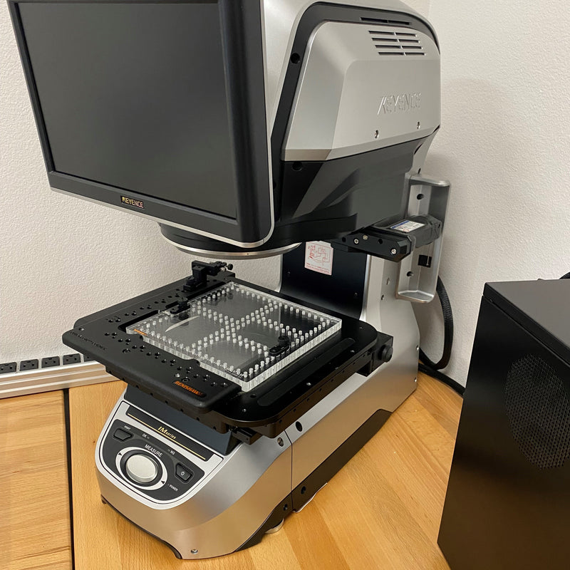 Keyence IM 8020 Image Dimension Measurement System