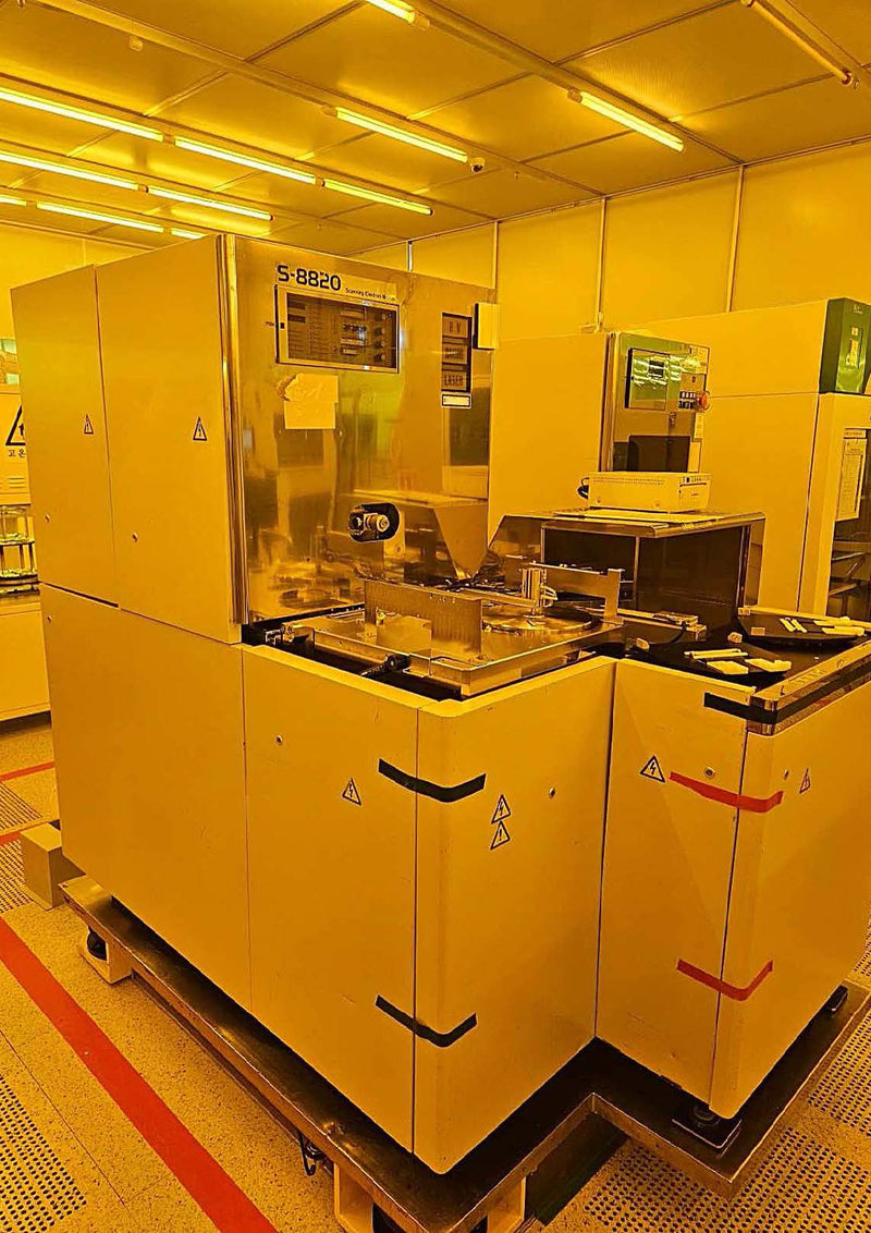 Hitachi S 8820 CD-SEM (Critical Dimension Scanning Electron Microscope)