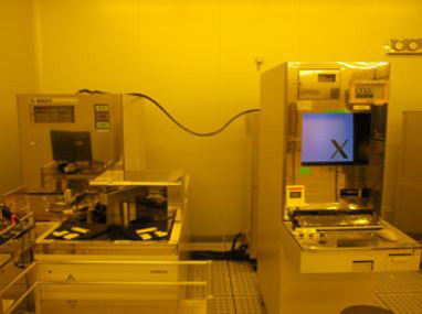 Hitachi S 8820 CD-SEM (Critical Dimension Scanning Electron Microscope)