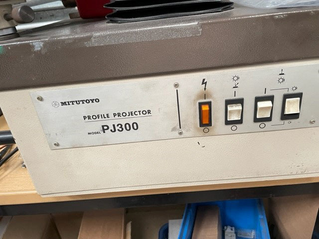 Mitutoyo PJ 300 Profile Projector