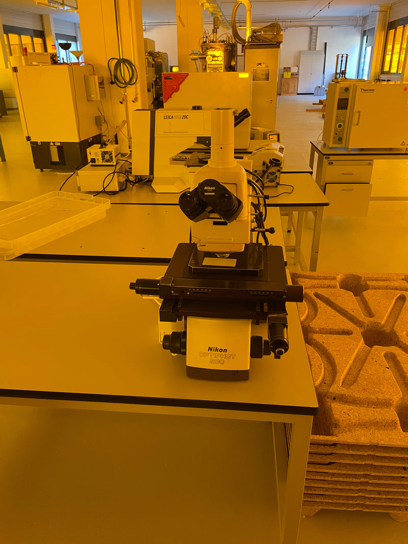 Nikon Optiphot 200 Microscope