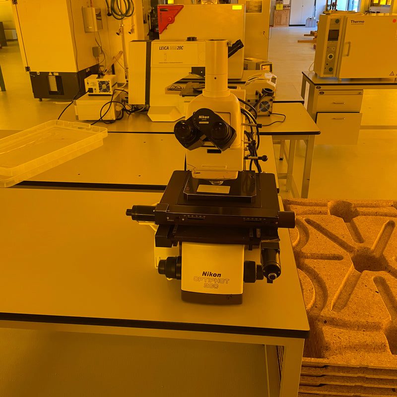 Nikon Optiphot 200 Microscope