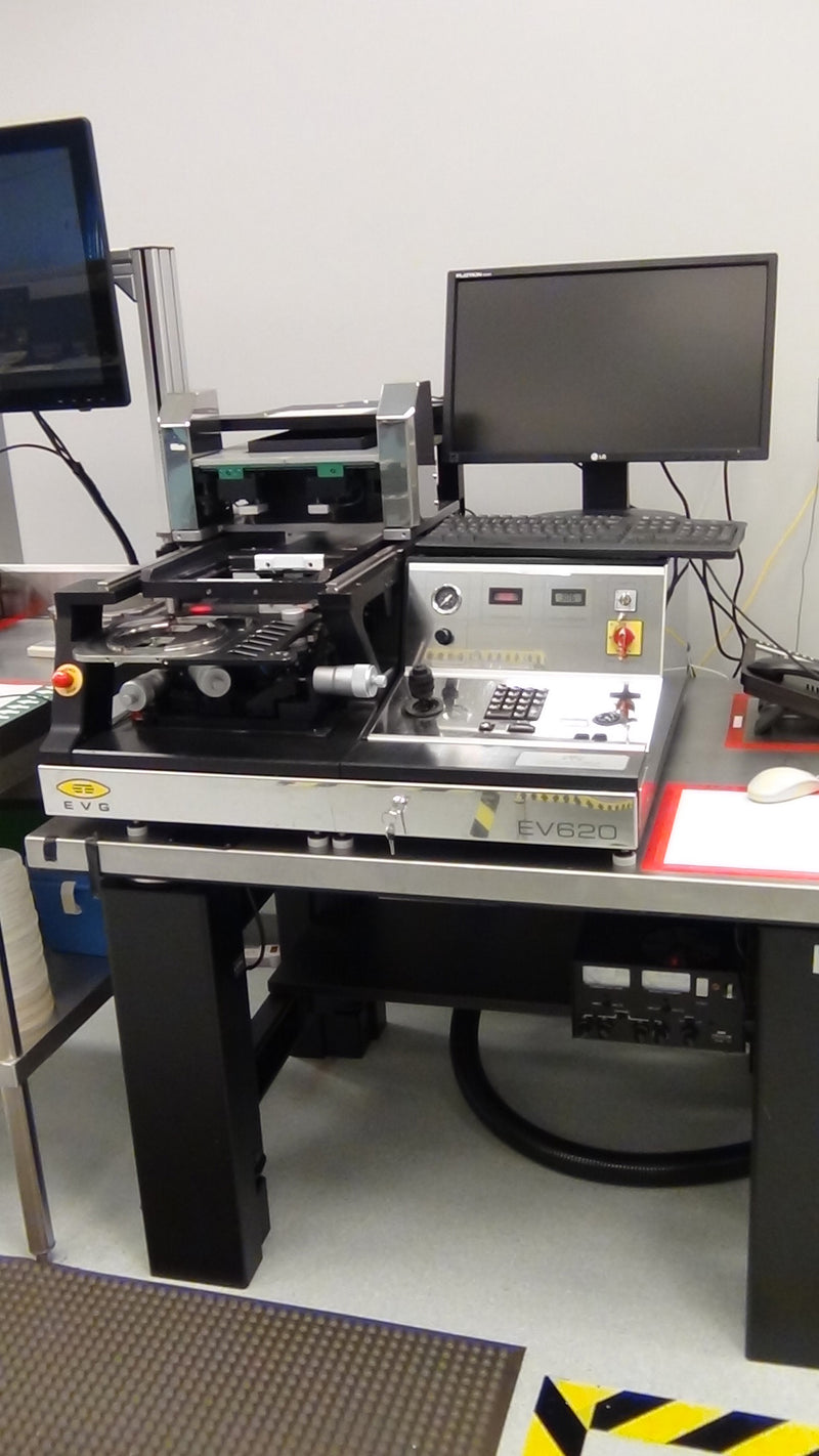 EVG EV 620 Bond Aligner