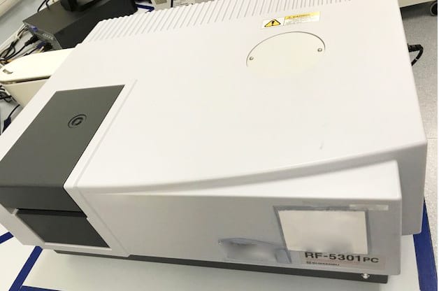 Shimadzu RF 5301 PC Fluorescence Spectrophotometer