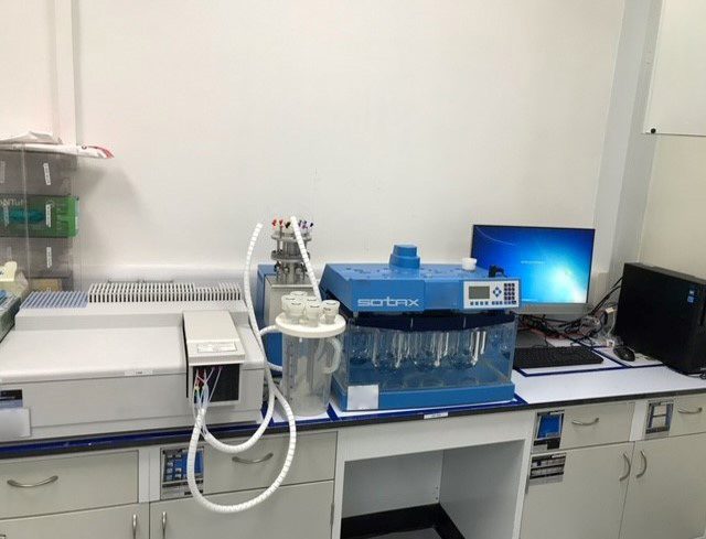 Perkin Elmer Lambda 25 UV Spectrophotometer
