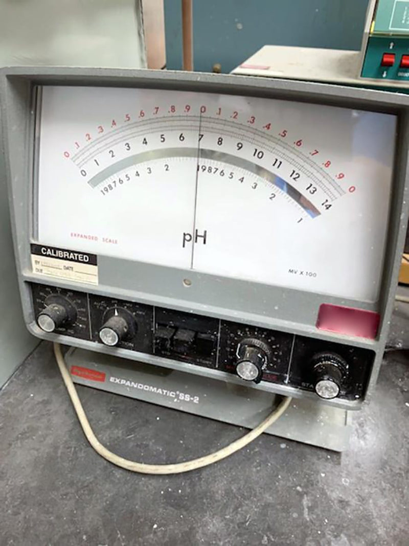 Beckman Expandomatic SS-2 pH Meter
