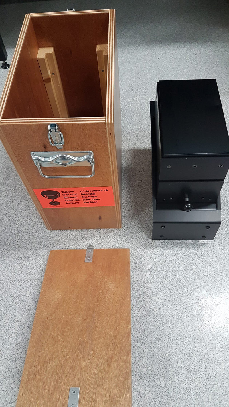 Perkin Elmer Lambda 19 UV-VIS-NIR Spectrometer (Ultraviolet-Visible-Near-Infrared)