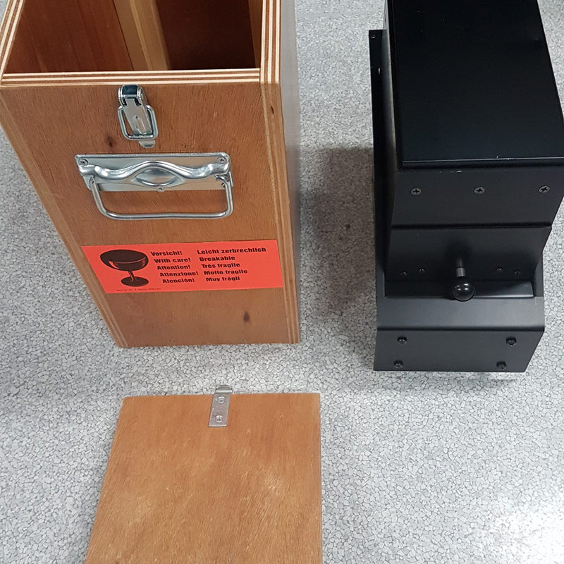 Perkin Elmer Lambda 19 UV-VIS-NIR Spectrometer (Ultraviolet-Visible-Near-Infrared)