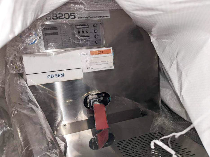 Hitachi S 8820 S CD-SEM (Critical Dimension Scanning Electron Microscope)