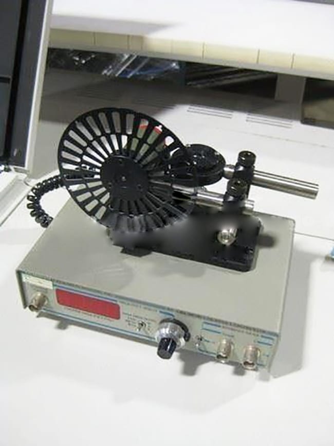 Perkin Elmer Lambda 900 UV-VIS-NIR Spectrometer (Ultraviolet-Visible-Near-Infrared)