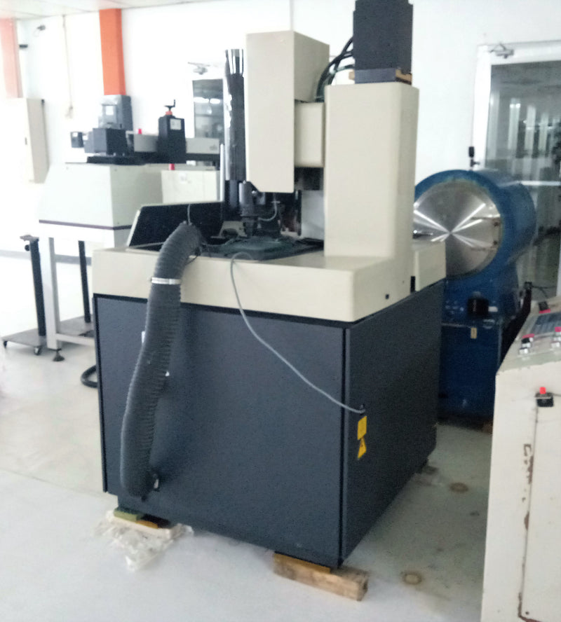OGP (Optical Gaging Products) Avant 200 B&W