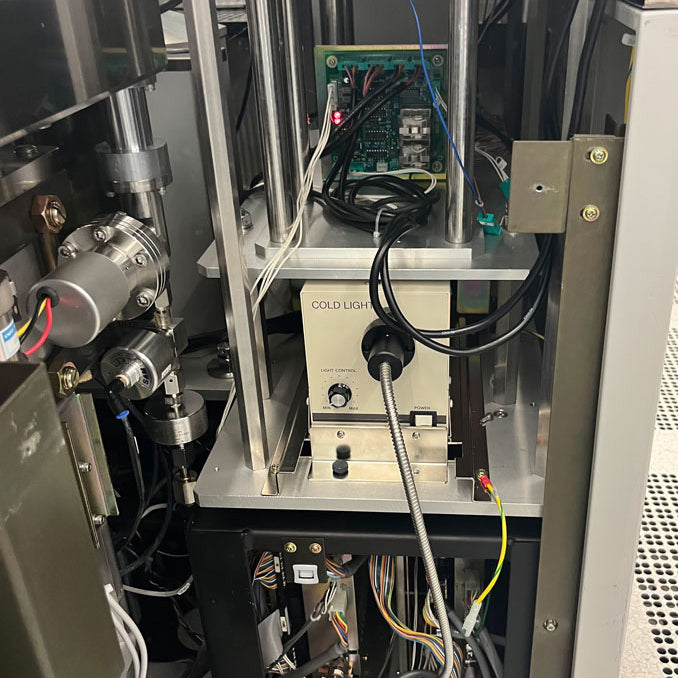 Hitachi S 8820 CD-SEM (Critical Dimension Scanning Electron Microscope)