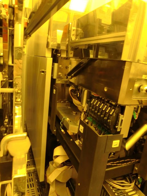 Hitachi S 8820 S CD-SEM (Critical Dimension Scanning Electron Microscope)