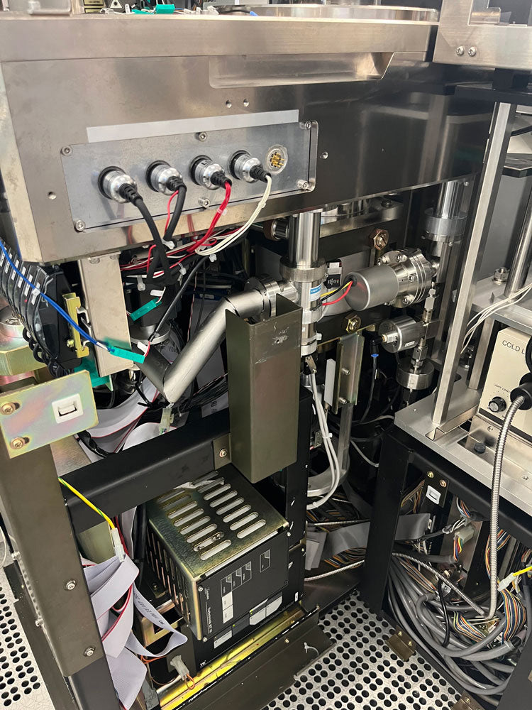 Hitachi S 8820 CD-SEM (Critical Dimension Scanning Electron Microscope)
