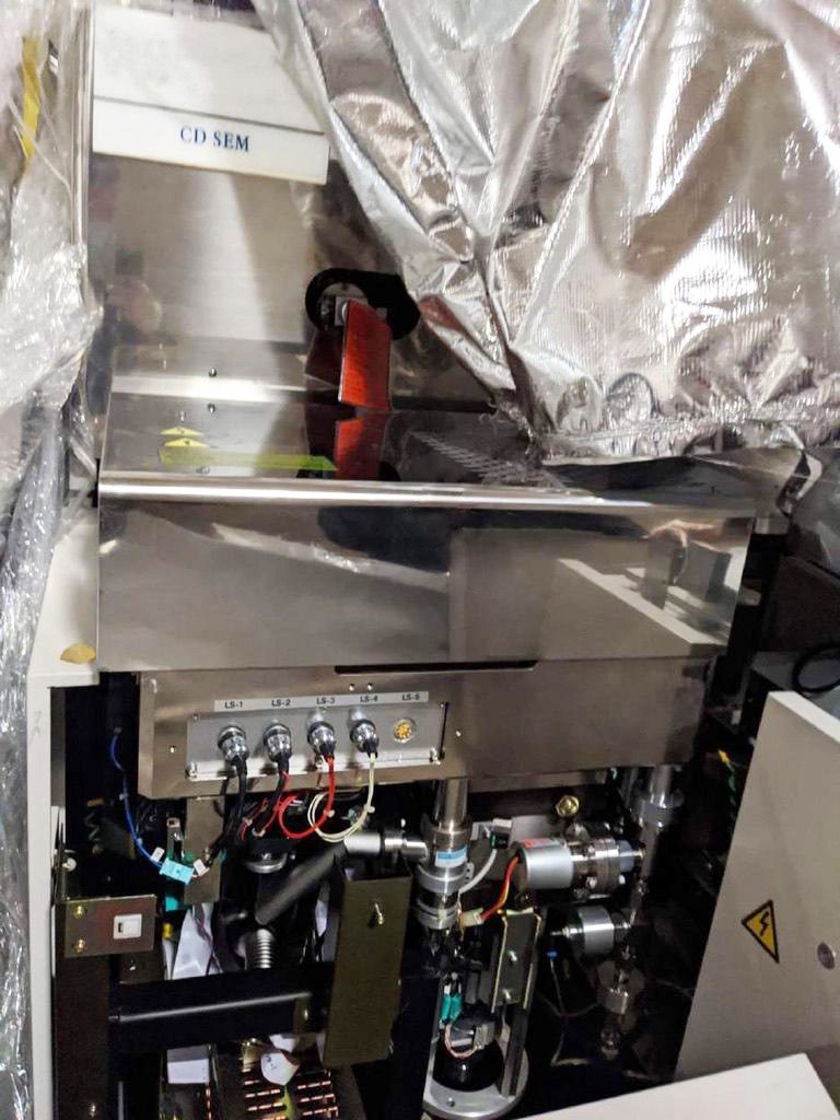 Hitachi S 8820 S CD-SEM (Critical Dimension Scanning Electron Microscope)