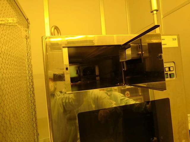 Hitachi S 8820 S CD-SEM (Critical Dimension Scanning Electron Microscope)