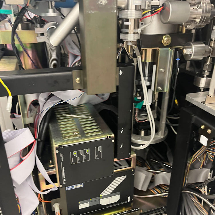 Hitachi S 8820 CD-SEM (Critical Dimension Scanning Electron Microscope)