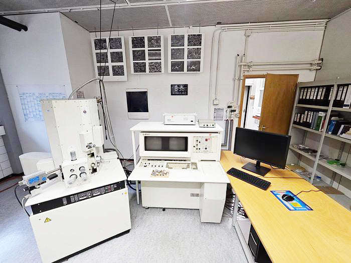 Hitachi S 4500 SEM (Scanning Electron Microscope)