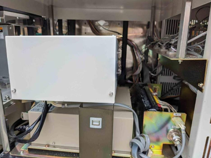 Hitachi S 8820 S CD-SEM (Critical Dimension Scanning Electron Microscope)