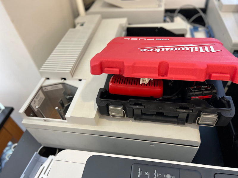Perkin Elmer Lambda 25 UV-VIS Spectrometer