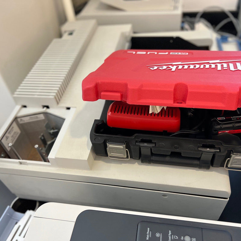 Perkin Elmer Lambda 25 UV-VIS Spectrometer