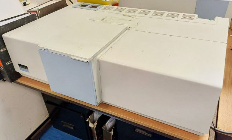 Perkin Elmer Lambda 900 UV-VIS-NIR Spectrometer (Ultraviolet-Visible-Near-Infrared)