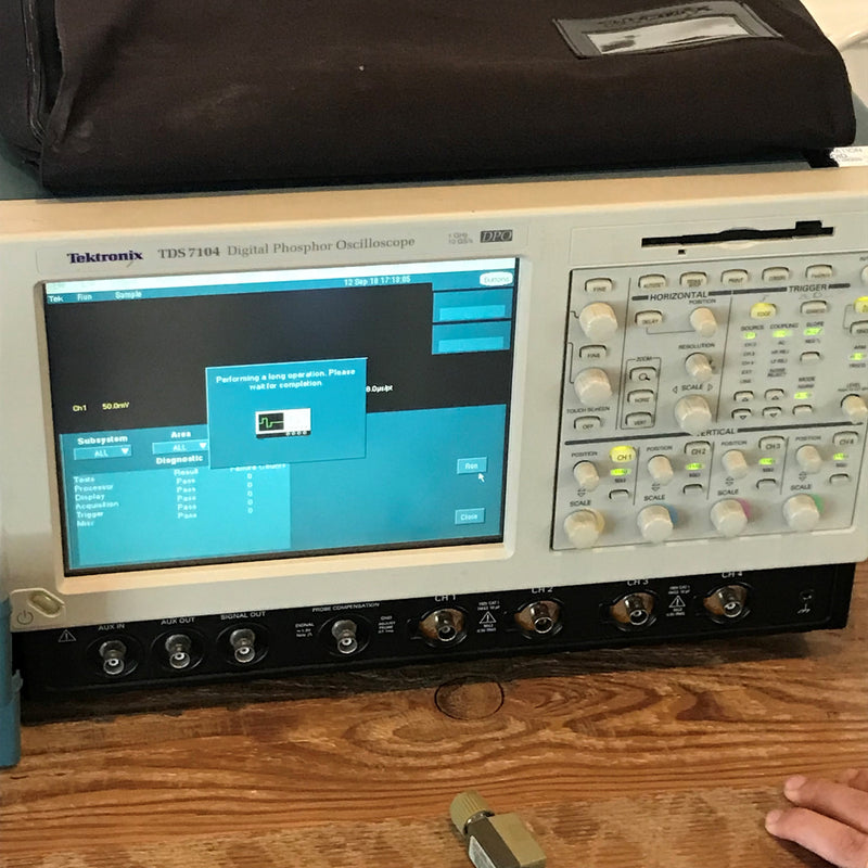 Tektronix TDS 7104 Digital Phosphor Oscilloscope