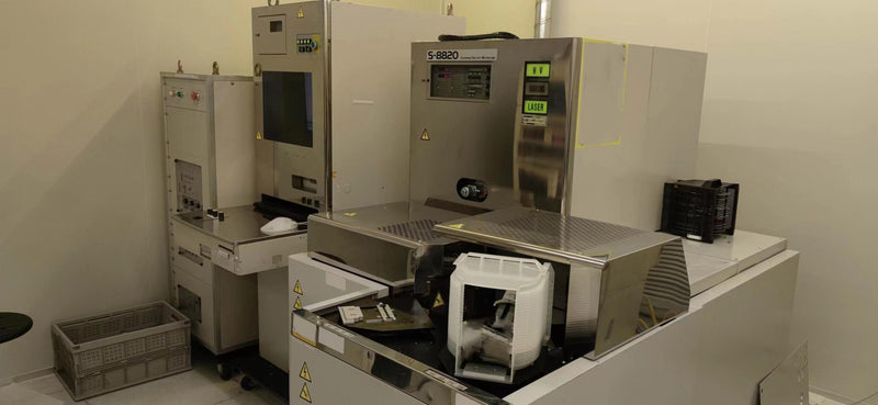 Hitachi S 8820 CD-SEM (Critical Dimension Scanning Electron Microscope)