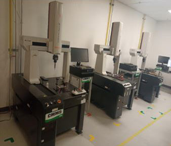 Mitutoyo Crysta Plus M 574 CMM (Coordinate Measuring Machine)