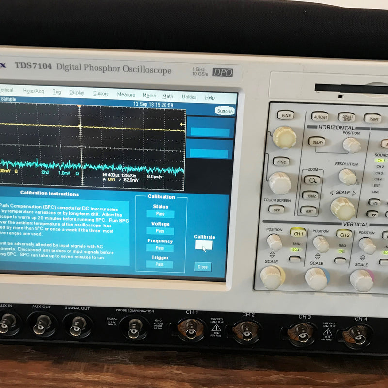 Tektronix TDS 7104 Digital Phosphor Oscilloscope