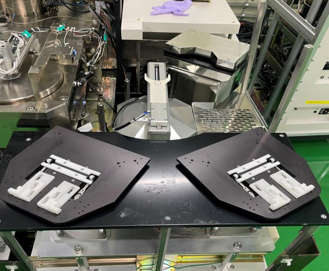 Hitachi S 8820 CD-SEM (Critical Dimension Scanning Electron Microscope)