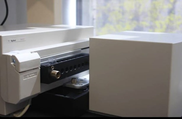 Agilent / Varian 8453 UV-VIS Spectrophotometer