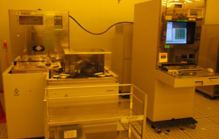 Hitachi S 8820 CD-SEM (Critical Dimension Scanning Electron Microscope)