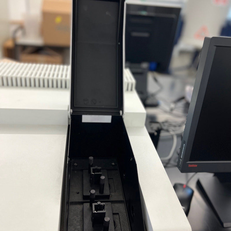 Perkin Elmer Lambda 35 UV-VIS Spectrometer