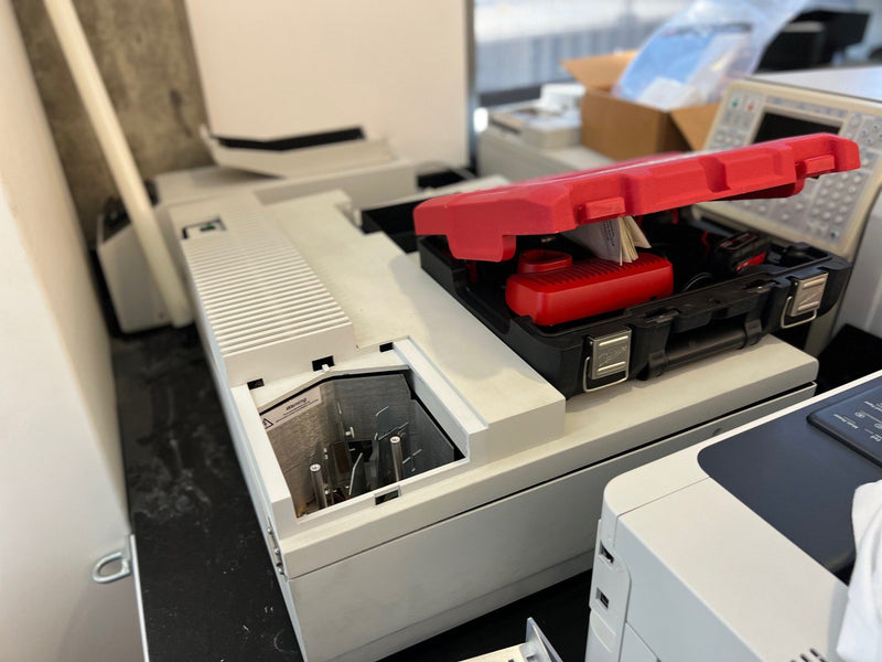 Perkin Elmer Lambda 25 UV-VIS Spectrometer