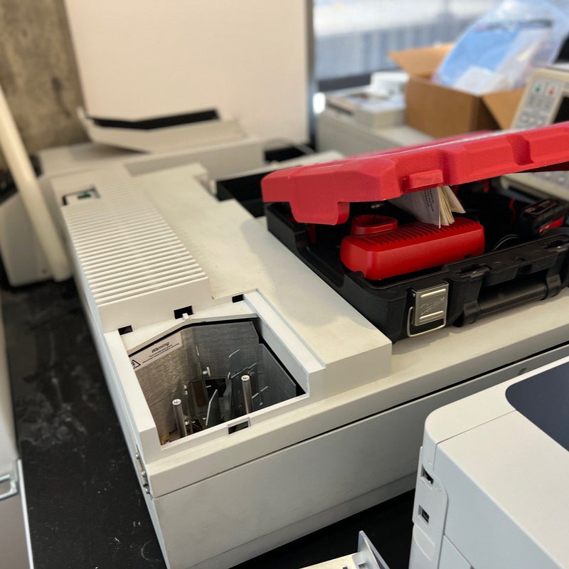 Perkin Elmer Lambda 25 UV-VIS Spectrometer