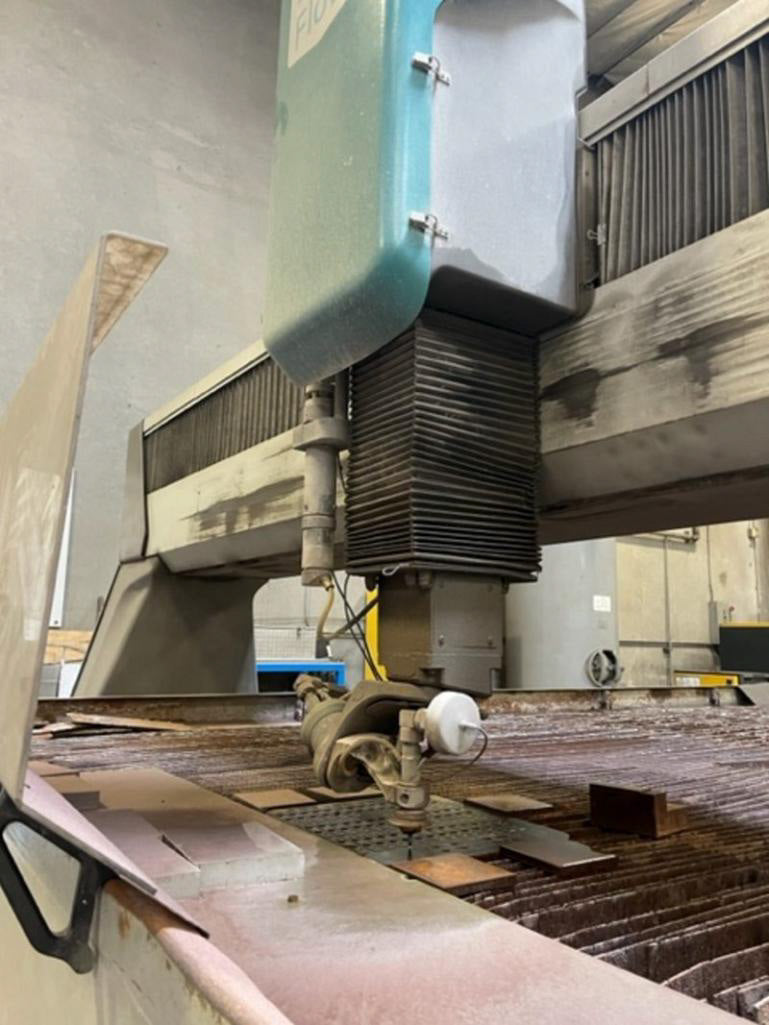 Flow Mach 4 4050 C Water Jet Cutting System