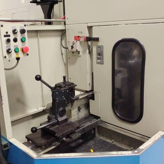 Mitsui Seiki HU 40 T AWC Milling Machine