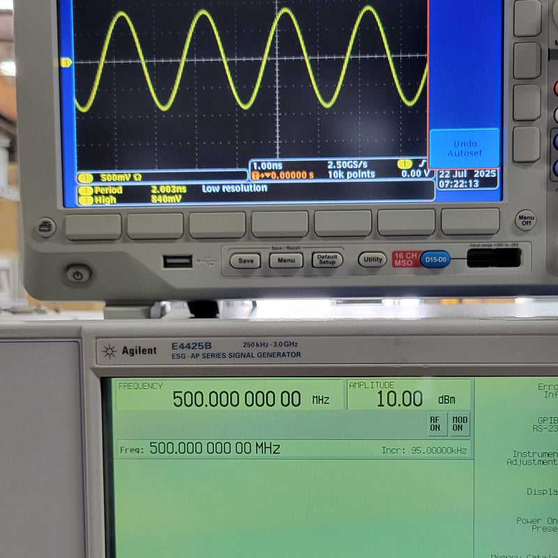 Agilent E 4425 B ESG AP Series Signal Generator