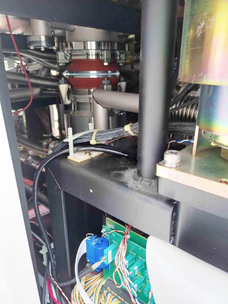 Hitachi S 8820 S CD-SEM (Critical Dimension Scanning Electron Microscope)