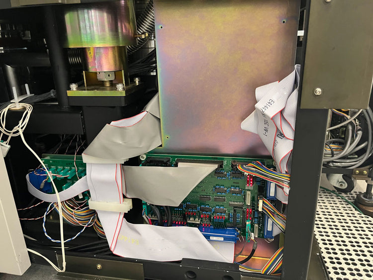 Hitachi S 8820 CD-SEM (Critical Dimension Scanning Electron Microscope)