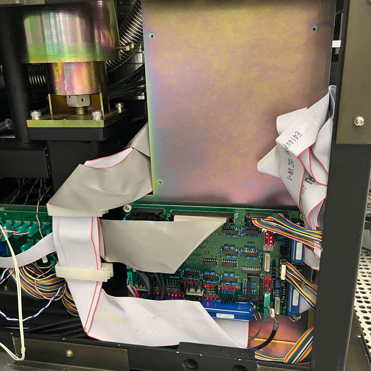 Hitachi S 8820 CD-SEM (Critical Dimension Scanning Electron Microscope)