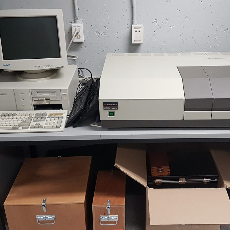 Perkin Elmer Lambda 19 UV-VIS-NIR Spectrometer (Ultraviolet-Visible-Near-Infrared)