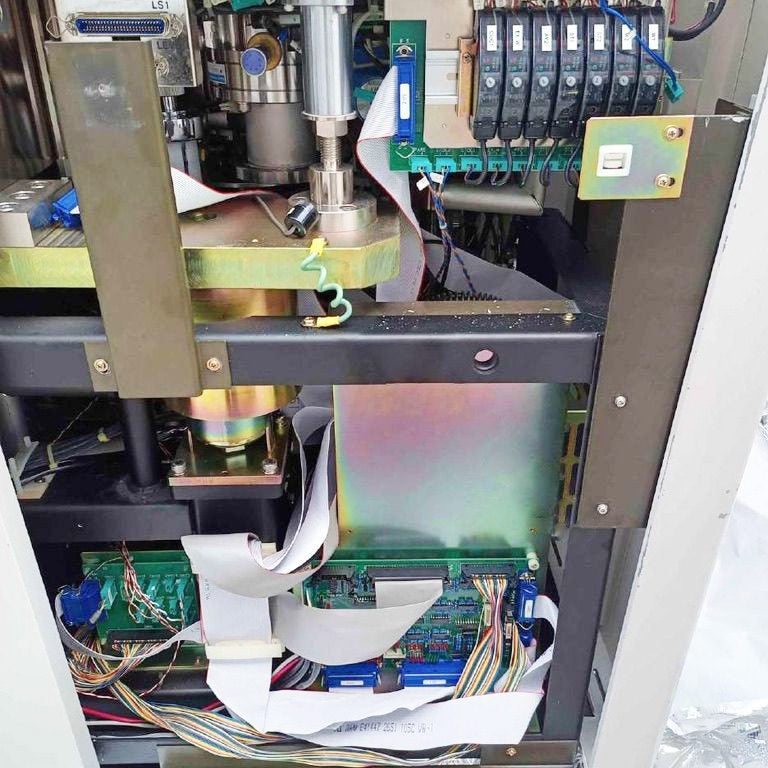 Hitachi S 8820 S CD-SEM (Critical Dimension Scanning Electron Microscope)