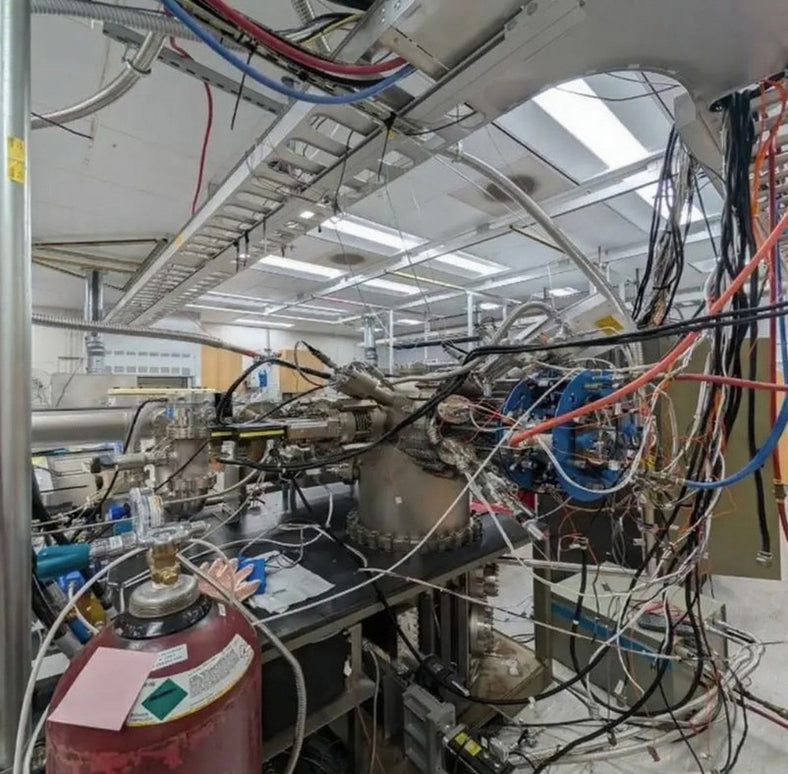 Veeco Gen II MBE (Molecular Beam Epitaxy)