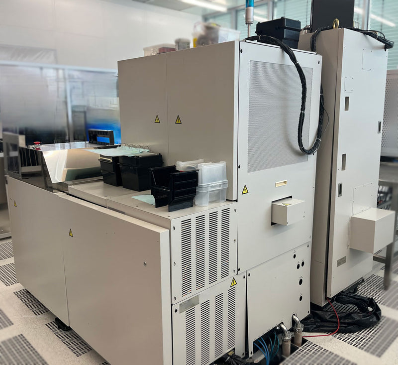 Hitachi S 8820 CD-SEM (Critical Dimension Scanning Electron Microscope)