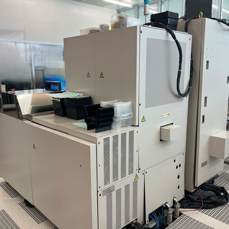 Hitachi S 8820 CD-SEM (Critical Dimension Scanning Electron Microscope)