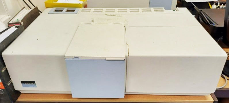 Perkin Elmer Lambda 900 UV-VIS-NIR Spectrometer (Ultraviolet-Visible-Near-Infrared)